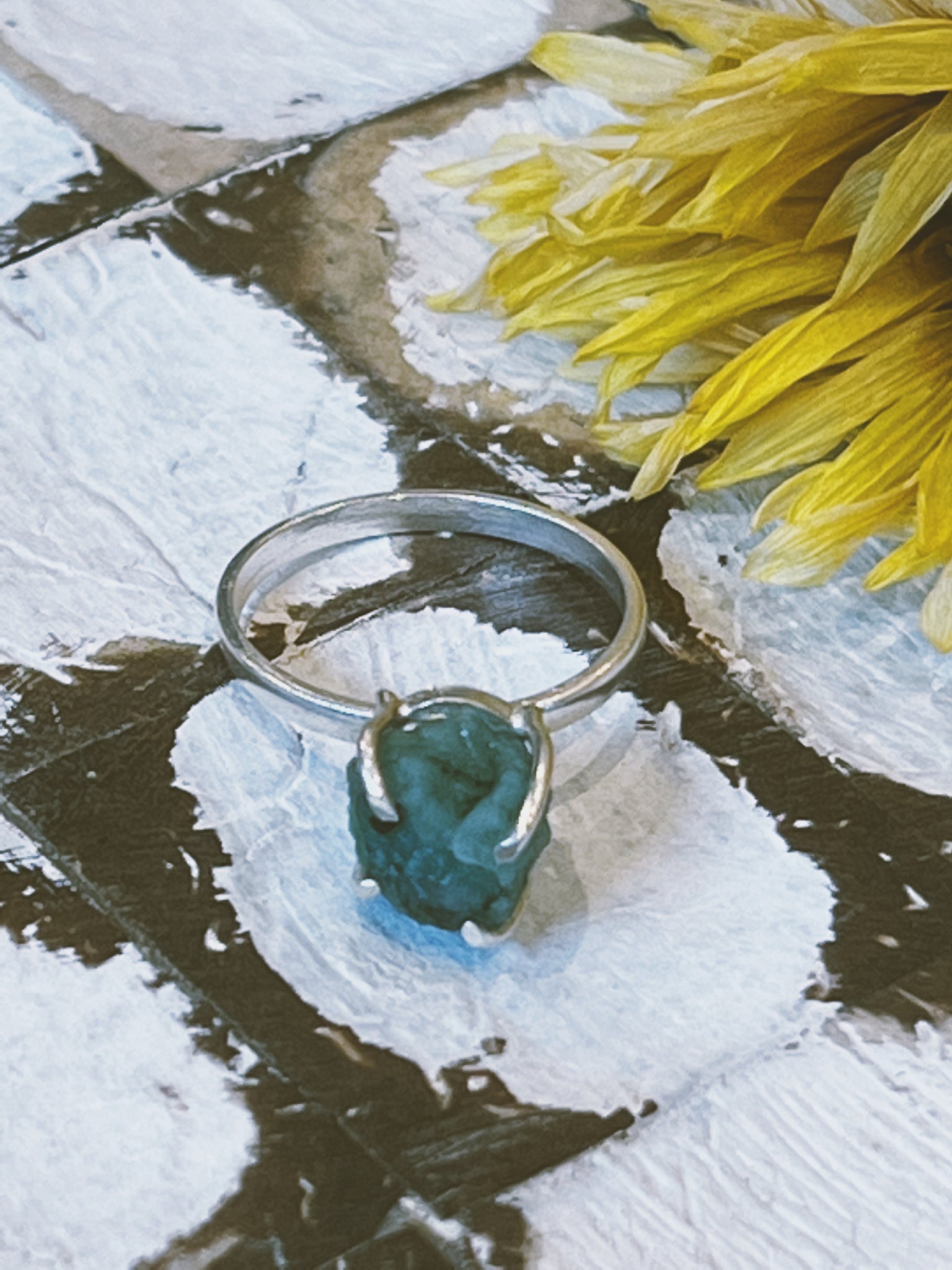 OLWEN - Raw Emerald Gemstone Ring