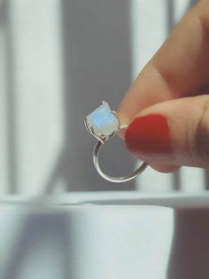 GLETI - Raw Rainbow Moonstone Ring