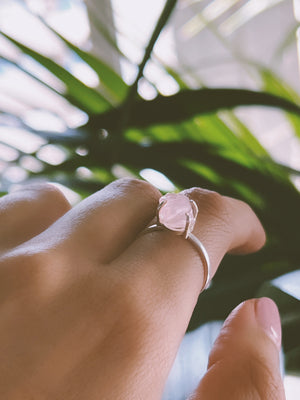 CLEMENTIA - Raw Rose Quartz Gemstone Ring