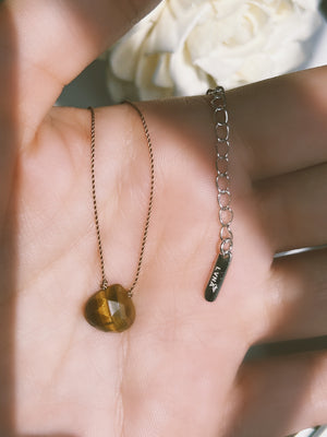 SUNÜ - Tiger's Eye Gemstone Necklace